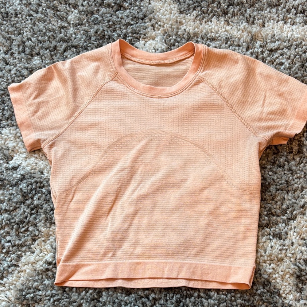 Lululemon peach cropped t-shirt